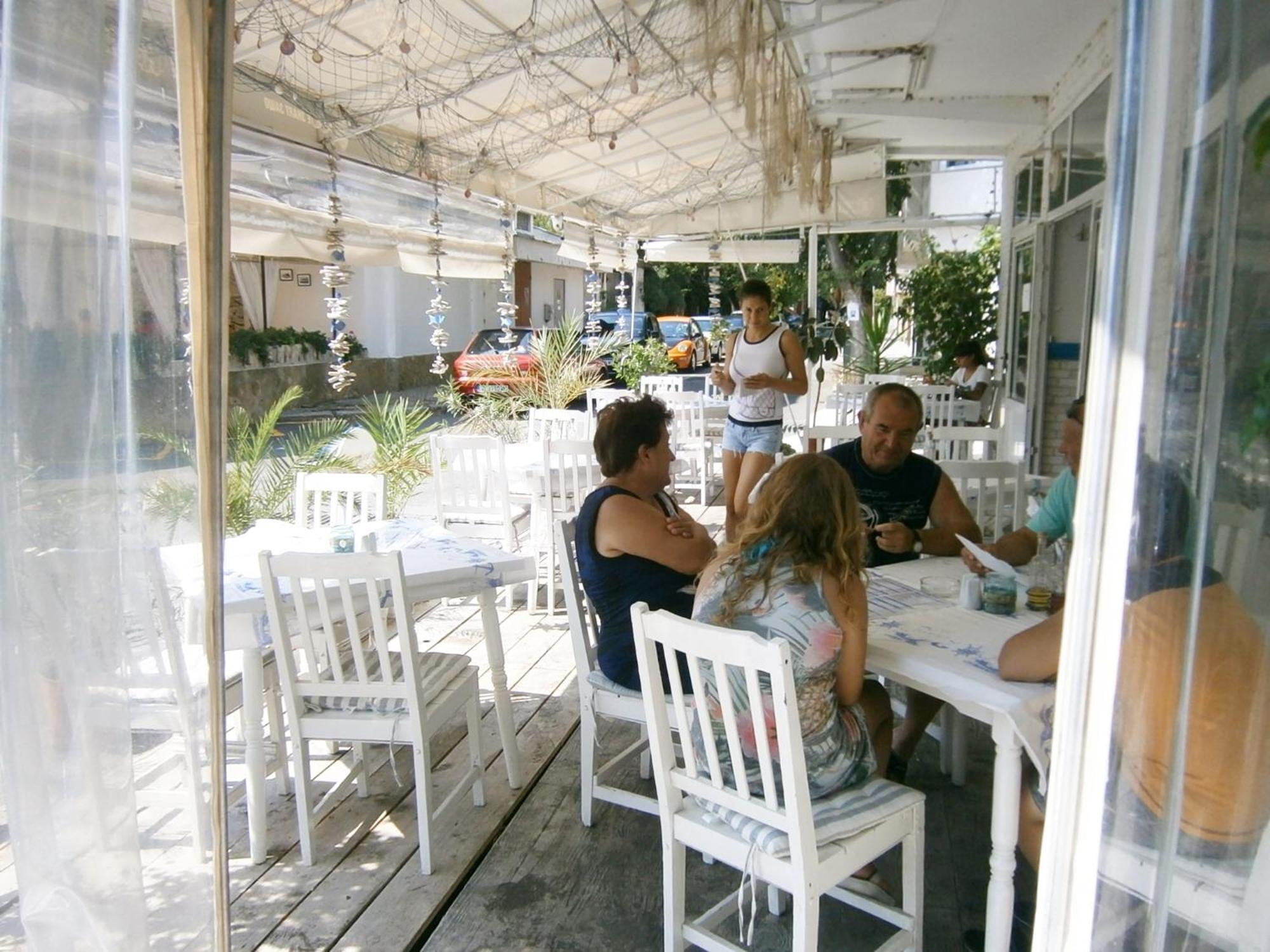 Family Hotel White House Pomorie Eksteriør billede