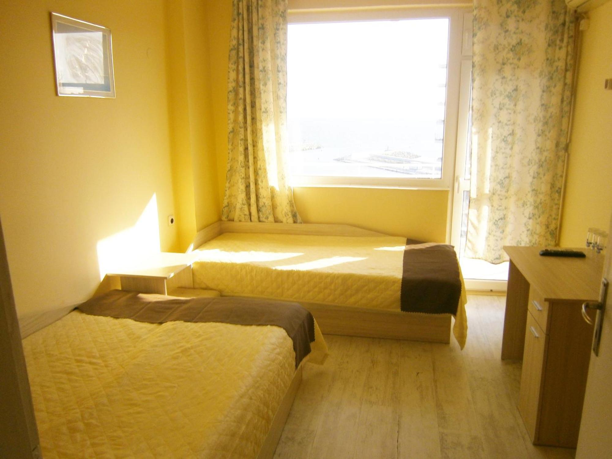 Family Hotel White House Pomorie Eksteriør billede